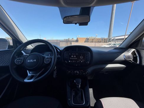 Used 2025 Kia Soul LX w/ LX Technology Package FWD image 30