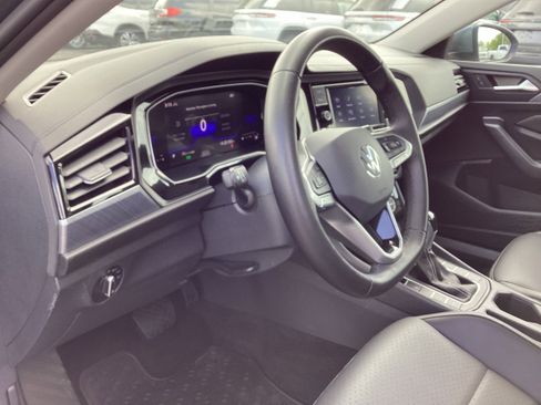 Used 2024 Volkswagen Jetta SE image 11