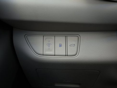 Used 2025 Genesis G70 2.5T image 15