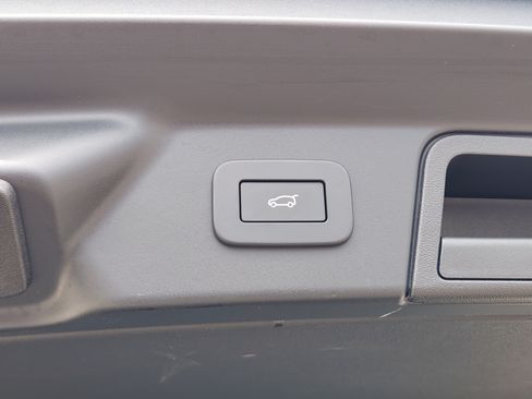 Certified 2026 Land Rover Range Rover Velar Dynamic SE AWD/4WD image 35