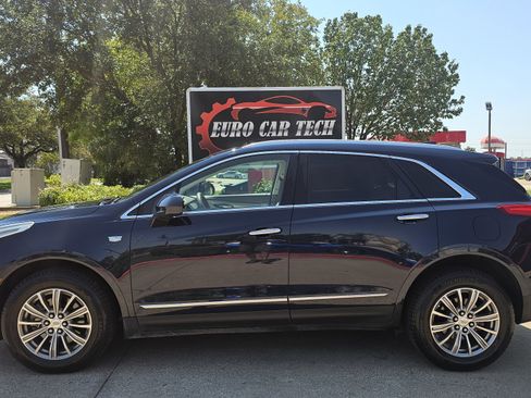 Used 2017 Cadillac XT5 Luxury w/ Driver Awareness Package image 2