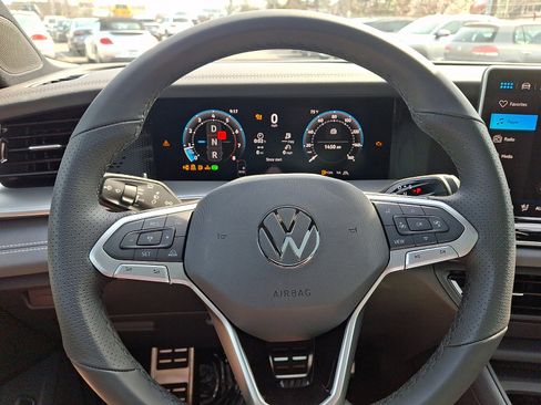 New 2026 Volkswagen Tiguan SE R-Line AWD/4WD image 14