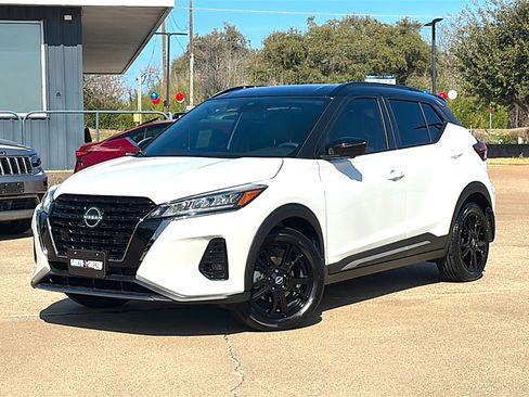 Used 2024 Nissan Kicks SR w/ SR Premium Package image 2