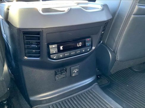 Used 2025 Toyota Sequoia Platinum AWD/4WD image 31