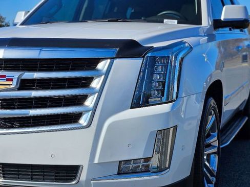 Used 2017 Cadillac Escalade Luxury image 9