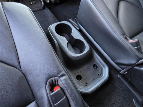 Used 2023 Toyota Highlander XLE image 11