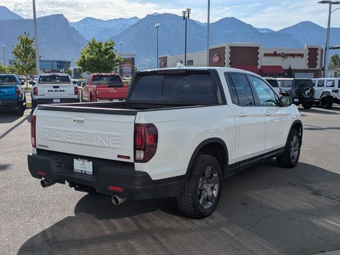 Certified 2024 Honda Ridgeline TrailSport image 3