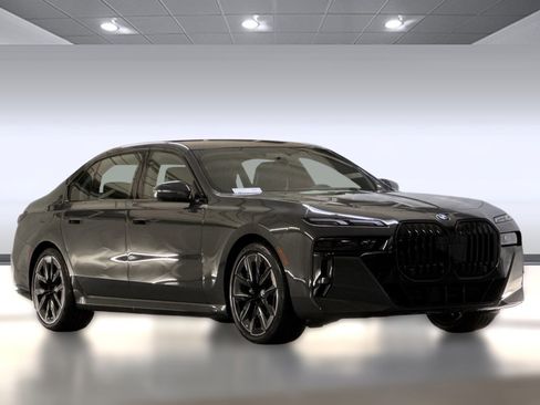New 2026 BMW 740i image 6