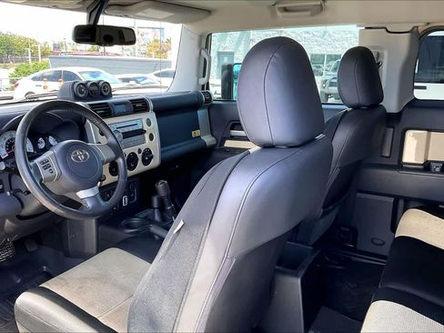 Used 2010 Toyota FJ Cruiser 4WD image 12