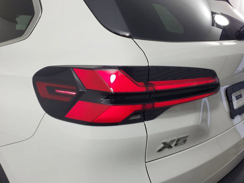 Used 2025 BMW X5 xDrive40i w/ Parking Assistance Package AWD/4WD image 19