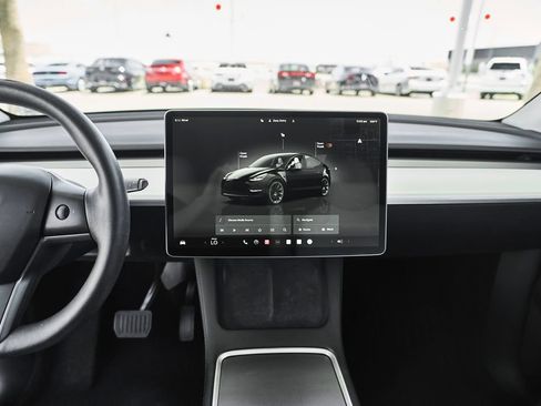 Used 2023 Tesla Model Y Long Range AWD/4WD image 27