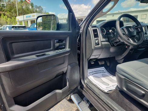 Used 2017 RAM 3500 Tradesman w/ Chrome Appearance Group image 21