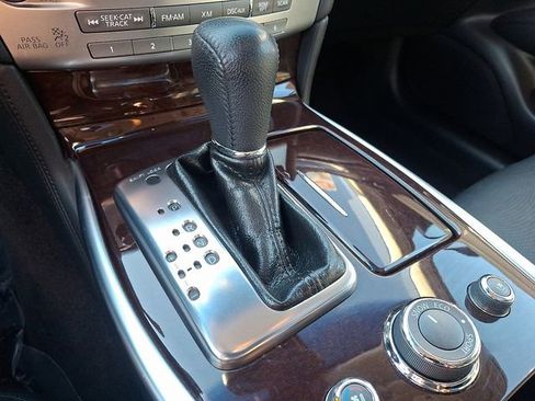 Used 2017 INFINITI Q70 L 3.7 image 16