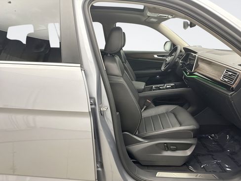 Used 2024 Volkswagen Atlas SEL AWD/4WD image 18
