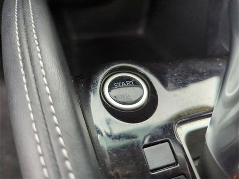 Certified 2019 Nissan Kicks SR w/ SR Premium Package image 39