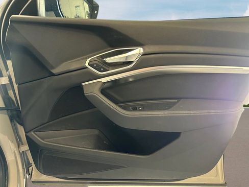 Used 2021 Audi e-tron Premium w/ Convenience Plus Package image 27