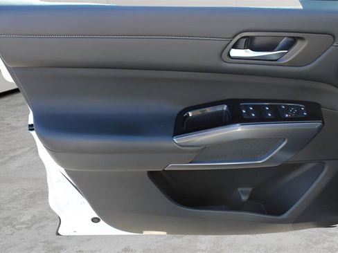 Used 2022 Nissan Pathfinder SL w/ SL Black Package image 20