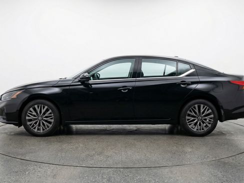 Used 2025 Nissan Altima 2.5 SV image 5