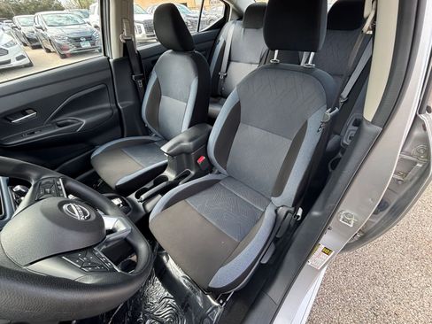 Used 2025 Nissan Versa SV image 34