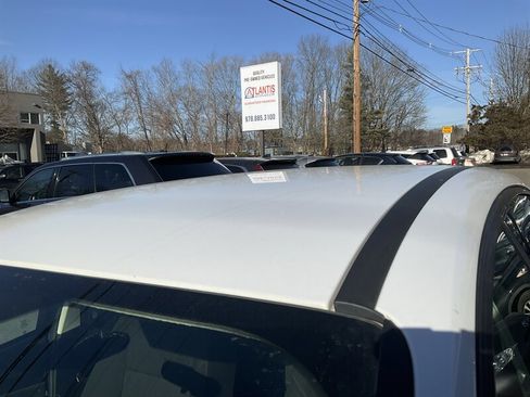 Used 2017 Ford Focus SE w/ Cold Weather Package image 9