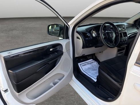 Used 2012 Dodge Grand Caravan SE image 9