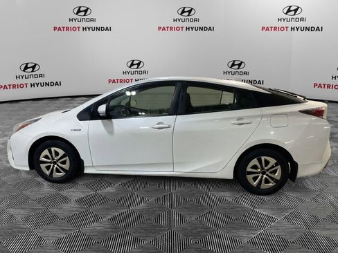 Used 2018 Toyota Prius Two image 7