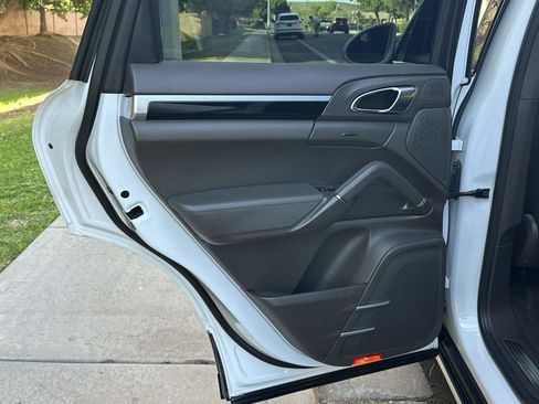 Used 2016 Porsche Cayenne AWD/4WD image 48