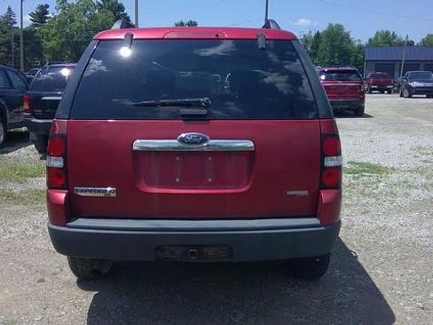 Used 2007 Ford Explorer XLT image 8