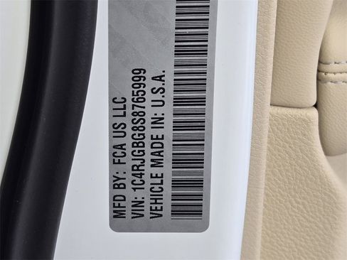 New 2025 Jeep Grand Cherokee Limited w/ Black Appearance Package image 15