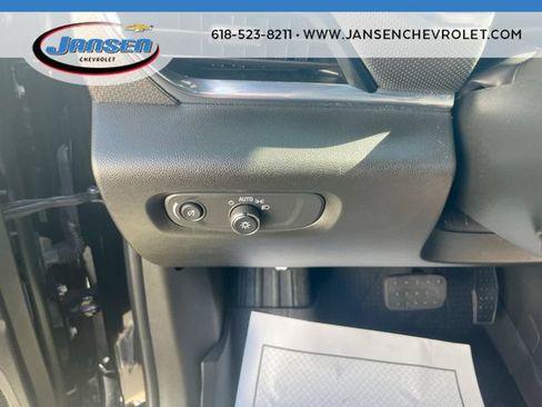Used 2023 Chevrolet Traverse Premier FWD image 18
