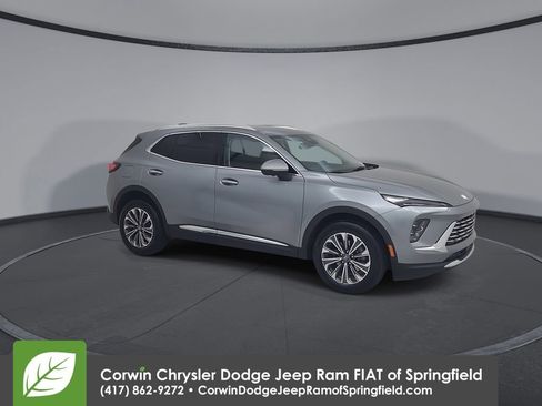 Used 2024 Buick Envision Preferred image 2