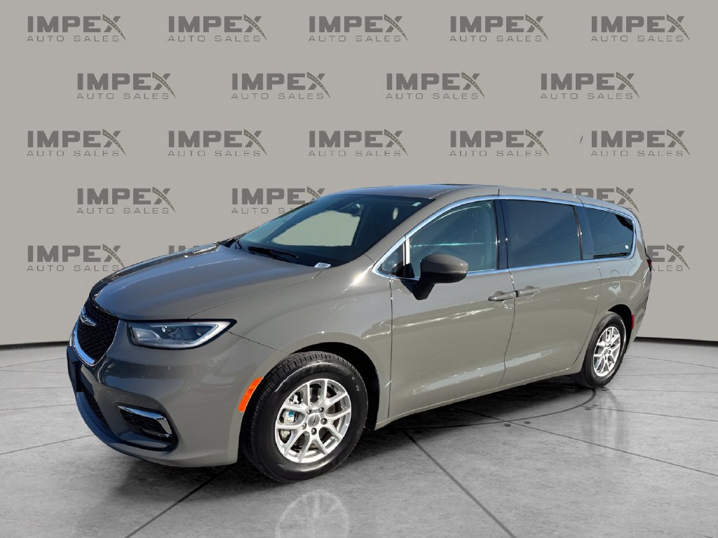 Used 2023 Chrysler Pacifica Touring-L FWD image 1
