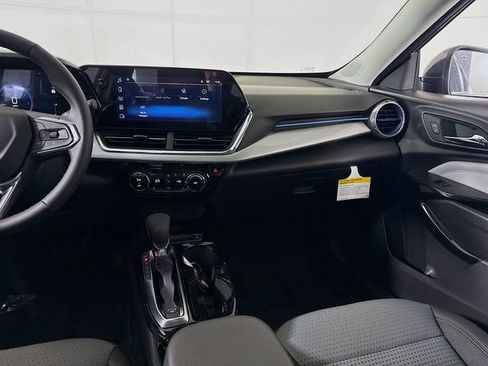 New 2026 Chevrolet Trax LT w/ LT Convenience Package FWD image 27