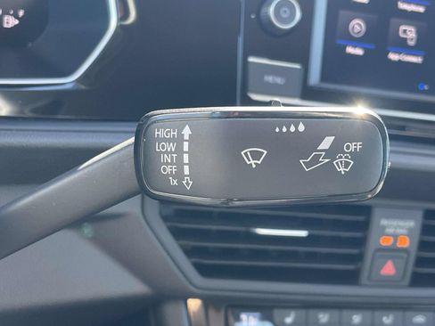 Used 2024 Volkswagen Jetta SE FWD image 24
