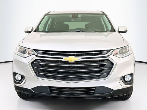 Used 2021 Chevrolet Traverse LT image 2