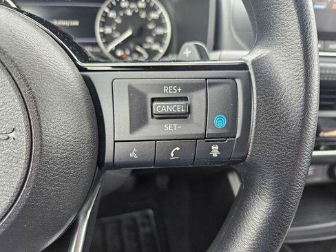 Used 2023 Nissan Rogue SV AWD/4WD image 32