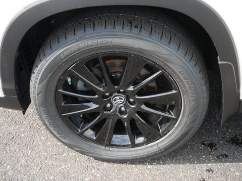 Used 2019 Toyota Highlander SE AWD/4WD image 15