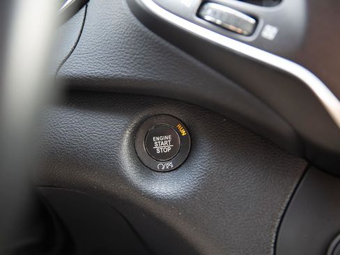 Used 2019 Jeep Cherokee Trailhawk image 13