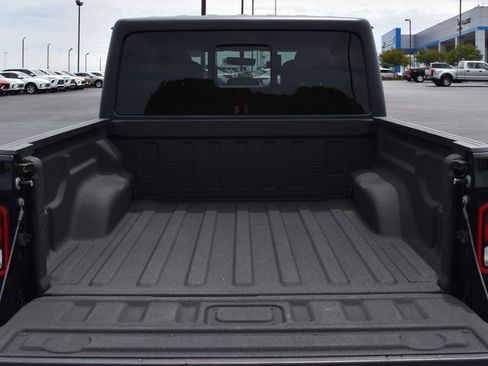 Used 2023 Jeep Gladiator Overland AWD/4WD image 10