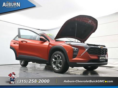 Used 2024 Chevrolet Trax LT w/ Driver Confidence Package FWD image 34
