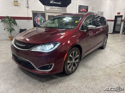 Used 2017 Chrysler Pacifica Limited w/ Advanced Safetytec Group