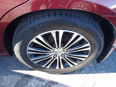 Used 2018 Chrysler 300 Touring w/ Sport Appearance Package image 10