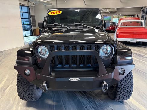Used 2018 Jeep Wrangler Unlimited Sahara w/ Dual Top Group AWD/4WD image 45