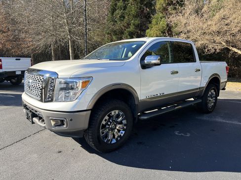 Used 2018 Nissan Titan Platinum Reserve image 6
