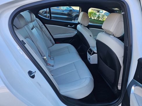 Used 2025 Genesis G70 2.5T image 27