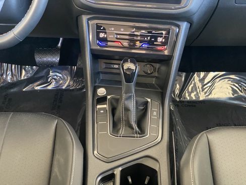 Certified 2023 Volkswagen Tiguan SE FWD image 8