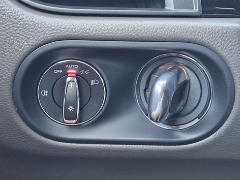 Certified 2025 Porsche Macan image 21