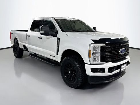 Used 2024 Ford F350 XLT image 3