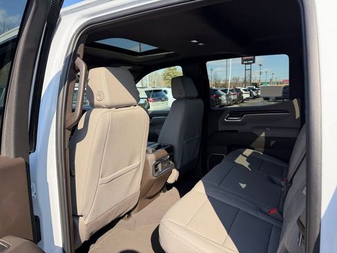 New 2026 GMC Sierra 1500 SLT w/ SLT Premium Package AWD/4WD image 8