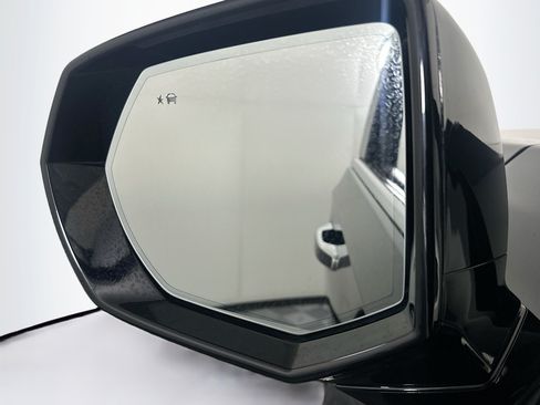 Used 2024 GMC Yukon SLT w/ SLT Premium Package RWD image 16